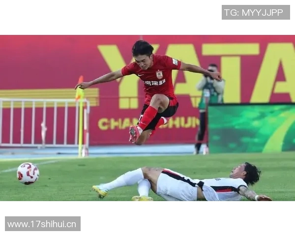 山西崇德荣海主场遭中足联通报批评因个别观众投掷鼓槌事件