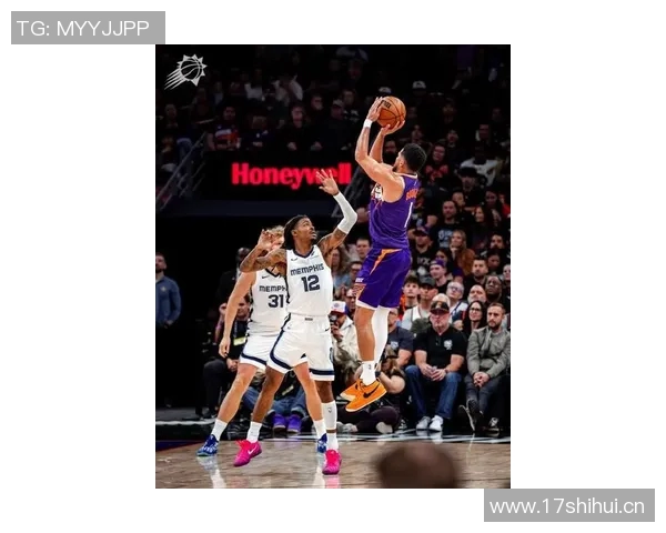 布克表现出色半场10投6中贡献16分2篮板3助攻1盖帽展现全面能力 布克表现出色半场10投6中贡献16分2篮板3助攻1盖帽展现全面能力